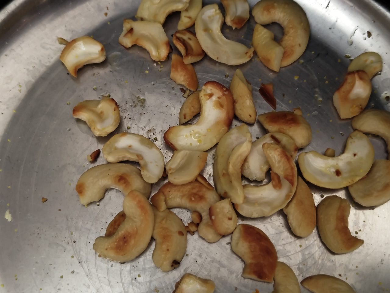 Golden roasted cashews